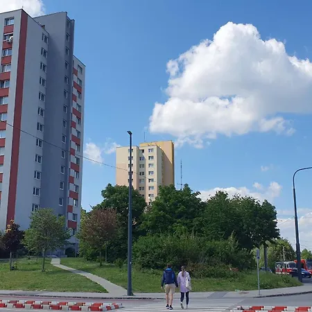 Maxwel Twin Room, Forest 5 Minutes, Playgrounds, Athletic Stadium, Free Tennis Court 15 Minutes,, Free Tennis Coaching Available * Pressburg